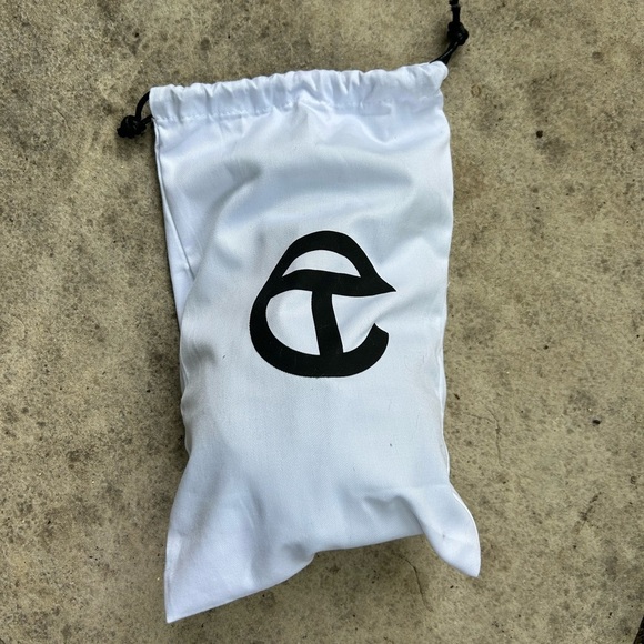 BNWT Telfar Vegan Logo Embossed Hat, Green - Picture 3 of 9